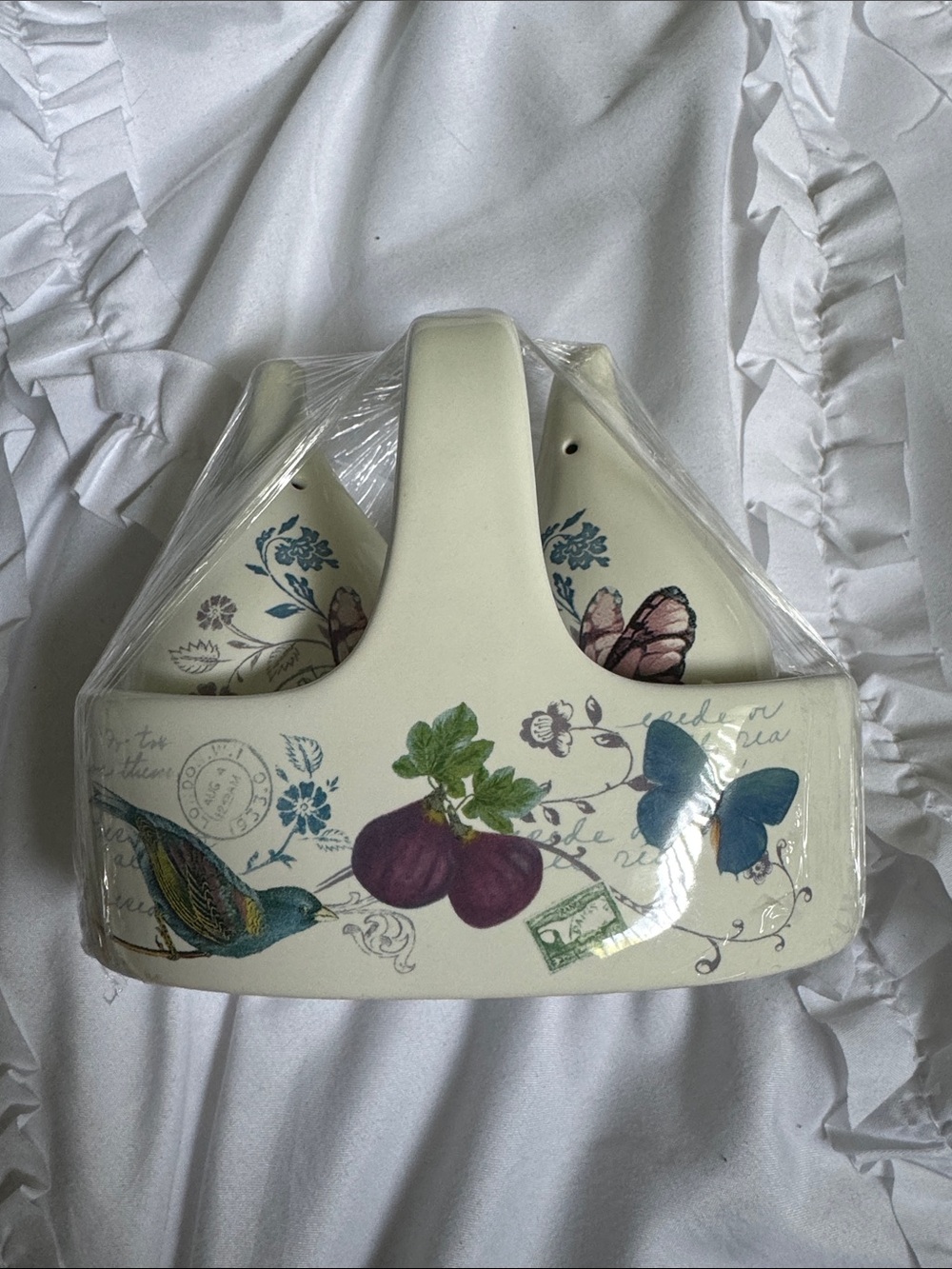 MIKASA Antique countryside fig salt and pepper shaker